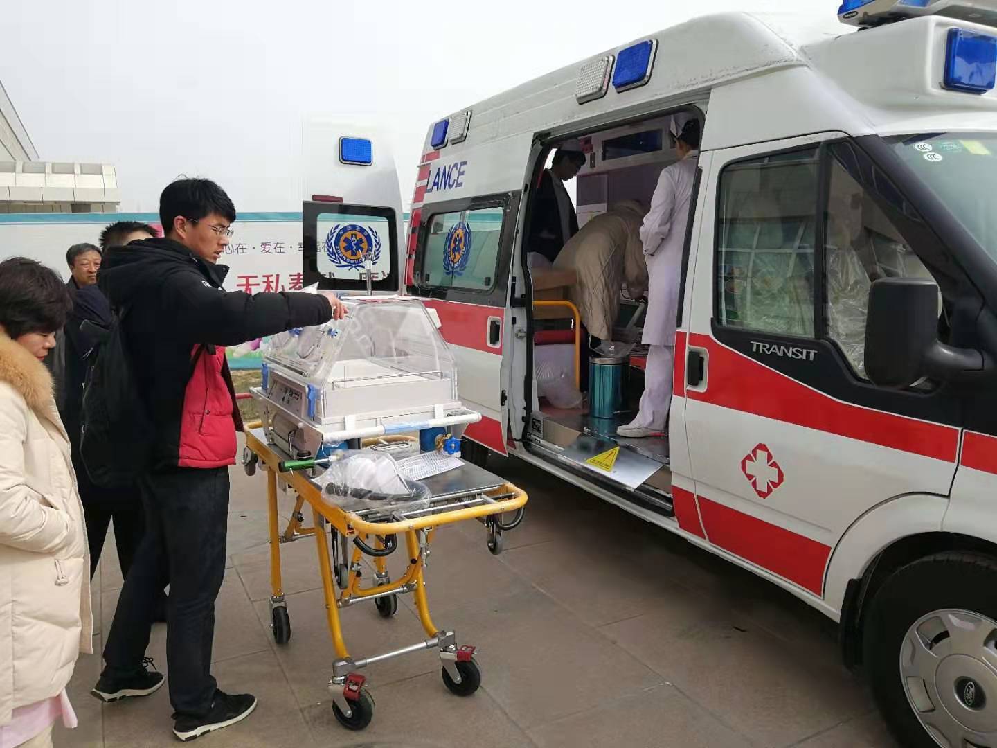 班玛县救护车转院